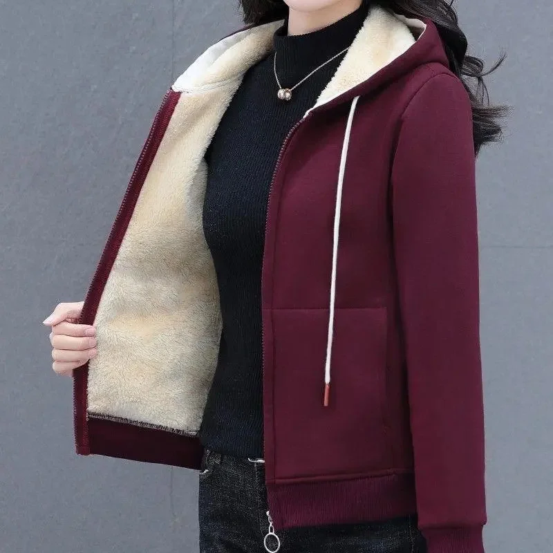 Padded Jacket 2025 Autumn Winter New High-Quality Cotton Coat Women's Add Velvet Hooded Fashion Mother Outerwear Warm Top Female
Padded Jacket 2025 Autumn Winter New High-Quality Cotton Coat Women's Add Velvet Hooded Fashion Mother Outerwear Warm Top Female