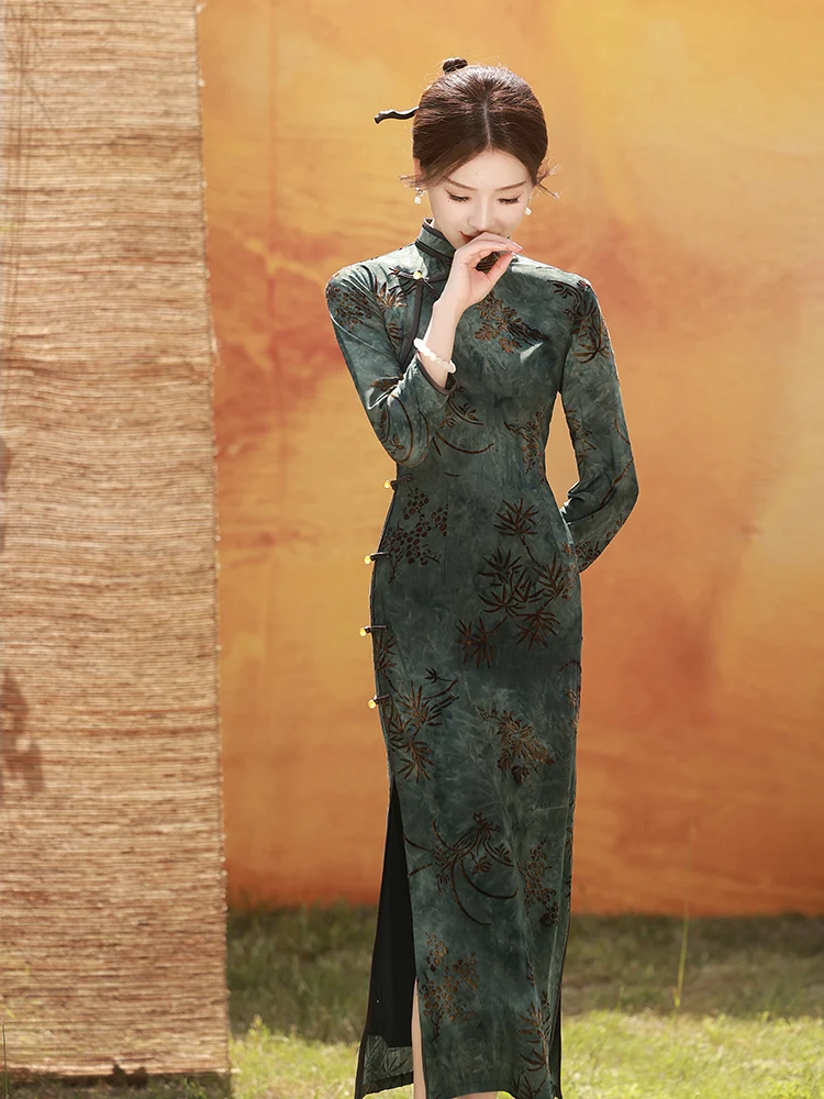 Новое китайское длинное платье-ципао для девушек, молодежная версия, большие размеры, осенне-зимнее, традиционное китайское платье-ципао для девушек
Новое китайское длинное платье-ципао для девушек, молодежная версия, большие размеры, осенне-зимнее, традиционное китайское платье-ципао для девушек