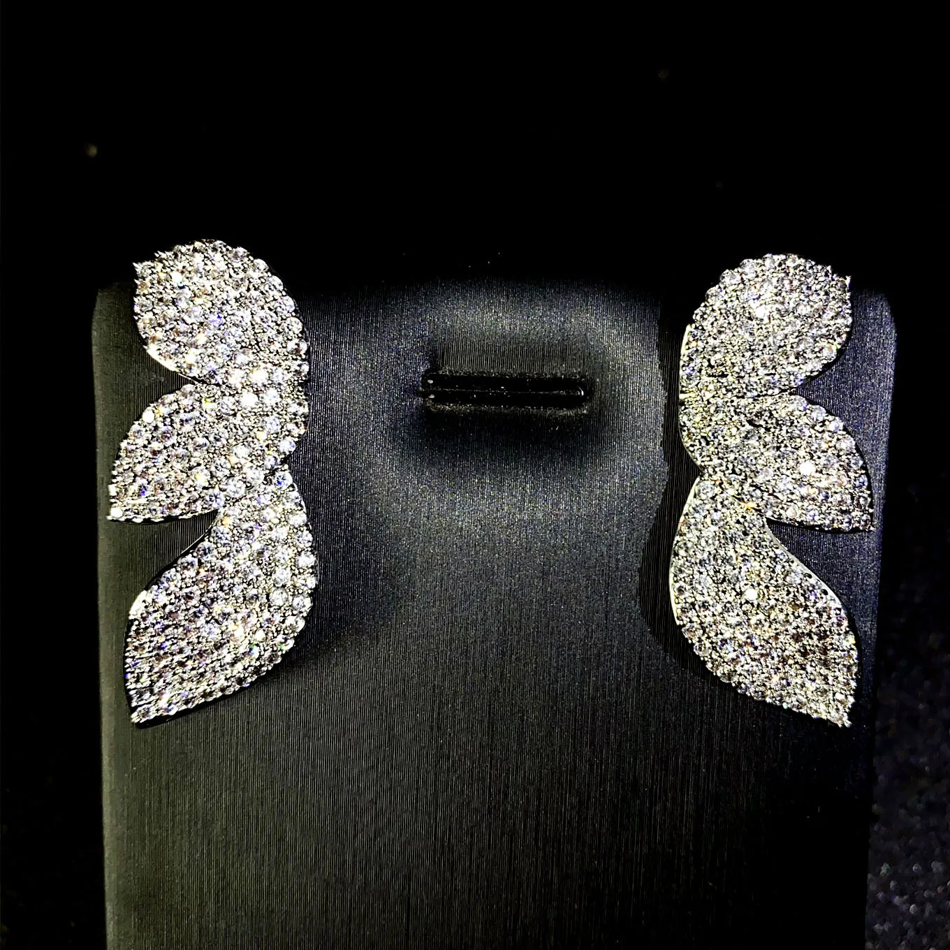 Classic Daily Petal Earrings Temperament Jewellery Set Daily Dress Prom Banquet Party Bridal Summer Festival E202
Classic Daily Petal Earrings Temperament Jewellery Set Daily Dress Prom Banquet Party Bridal Summer Festival E202