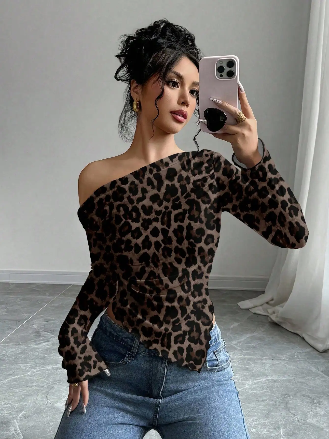 Brown Leopard Print Off-Shoulder Long Sleeve Top for Women - Fall/Winter Party Wear
Brown Leopard Print Off-Shoulder Long Sleeve Top for Women - Fall/Winter Party Wear