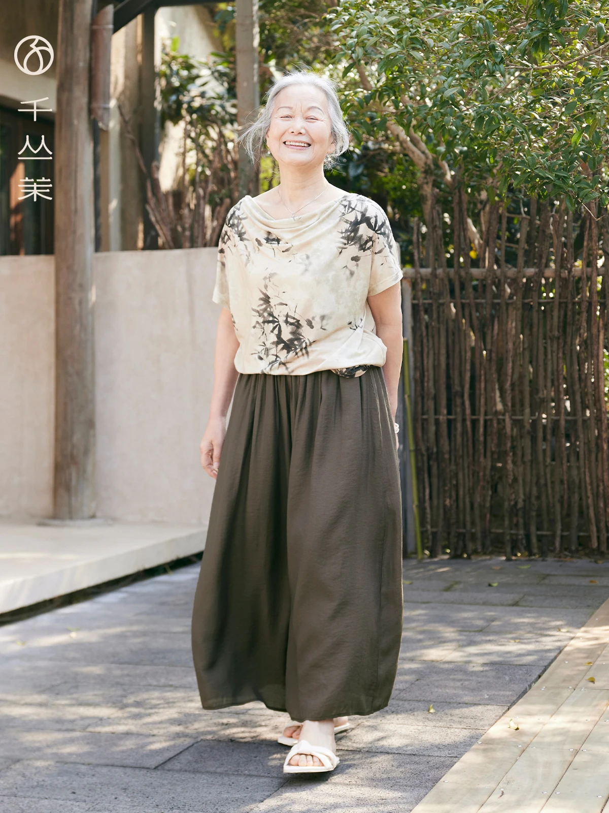Cool Wide Leg Pants Skirt Mommy Style Loose Slimming Elegant Mid-aged And Elderly Women's Fashion Summer New Arrival Casual S...
Cool Wide Leg Pants Skirt Mommy Style Loose Slimming Elegant Mid-aged And Elderly Women's Fashion Summer New Arrival Casual S...