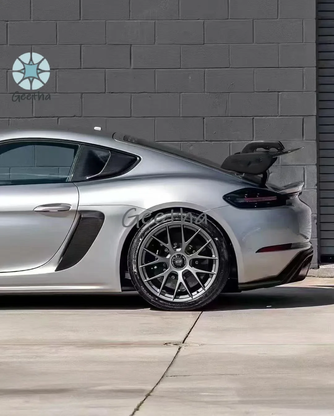 For New 718 Cayman Boxster 2016 GT4RS Bumper Body Kit with Exhaust
For New 718 Cayman Boxster 2016 GT4RS Bumper Body Kit with Exhaust