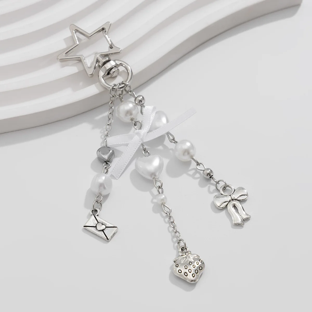 Cute Imitation Pearl Heart Beaded Keychain Ribbon Bow Metal Strawberry Envelope Pendant Five-pointed Star Buckle Bag Accessories
Cute Imitation Pearl Heart Beaded Keychain Ribbon Bow Metal Strawberry Envelope Pendant Five-pointed Star Buckle Bag Accessories