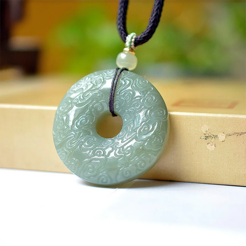 High-quality Hotan jade Qinghai material paisley pattern peace pendant jewelry, fashionable and versatile
High-quality Hotan jade Qinghai material paisley pattern peace pendant jewelry, fashionable and versatile