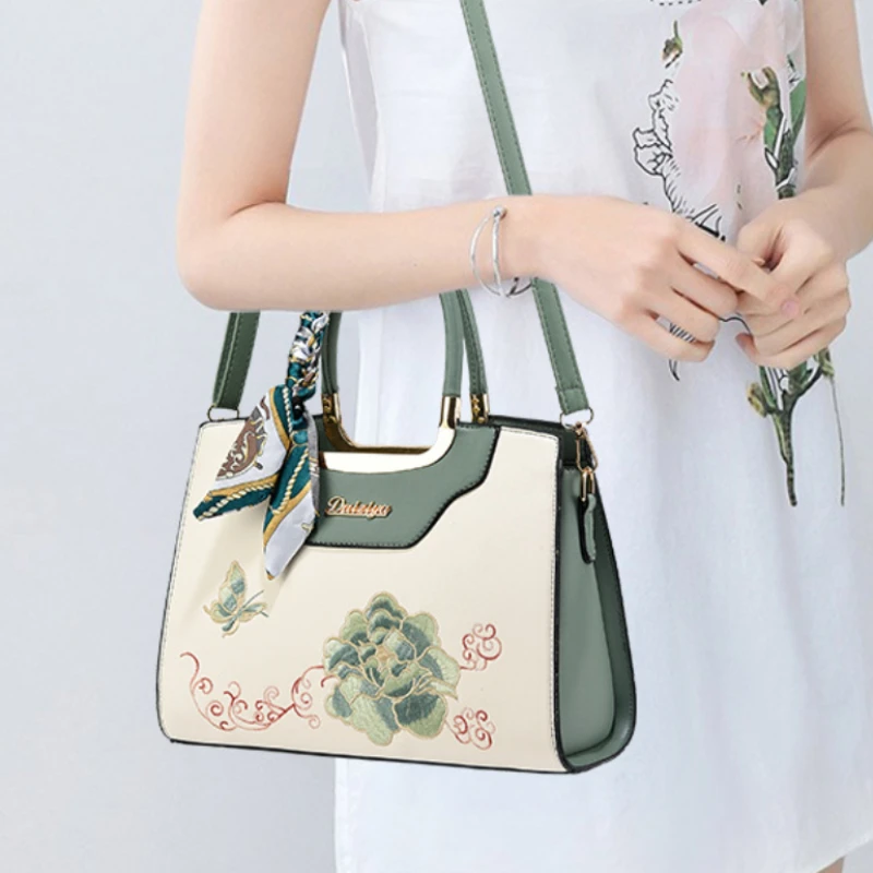 Women Casual Tote Bags 2025 Embroidered Leather Ladies Handbags Female Tote Sac High Quality Pu Leather Crossbody Bag
Women Casual Tote Bags 2025 Embroidered Leather Ladies Handbags Female Tote Sac High Quality Pu Leather Crossbody Bag