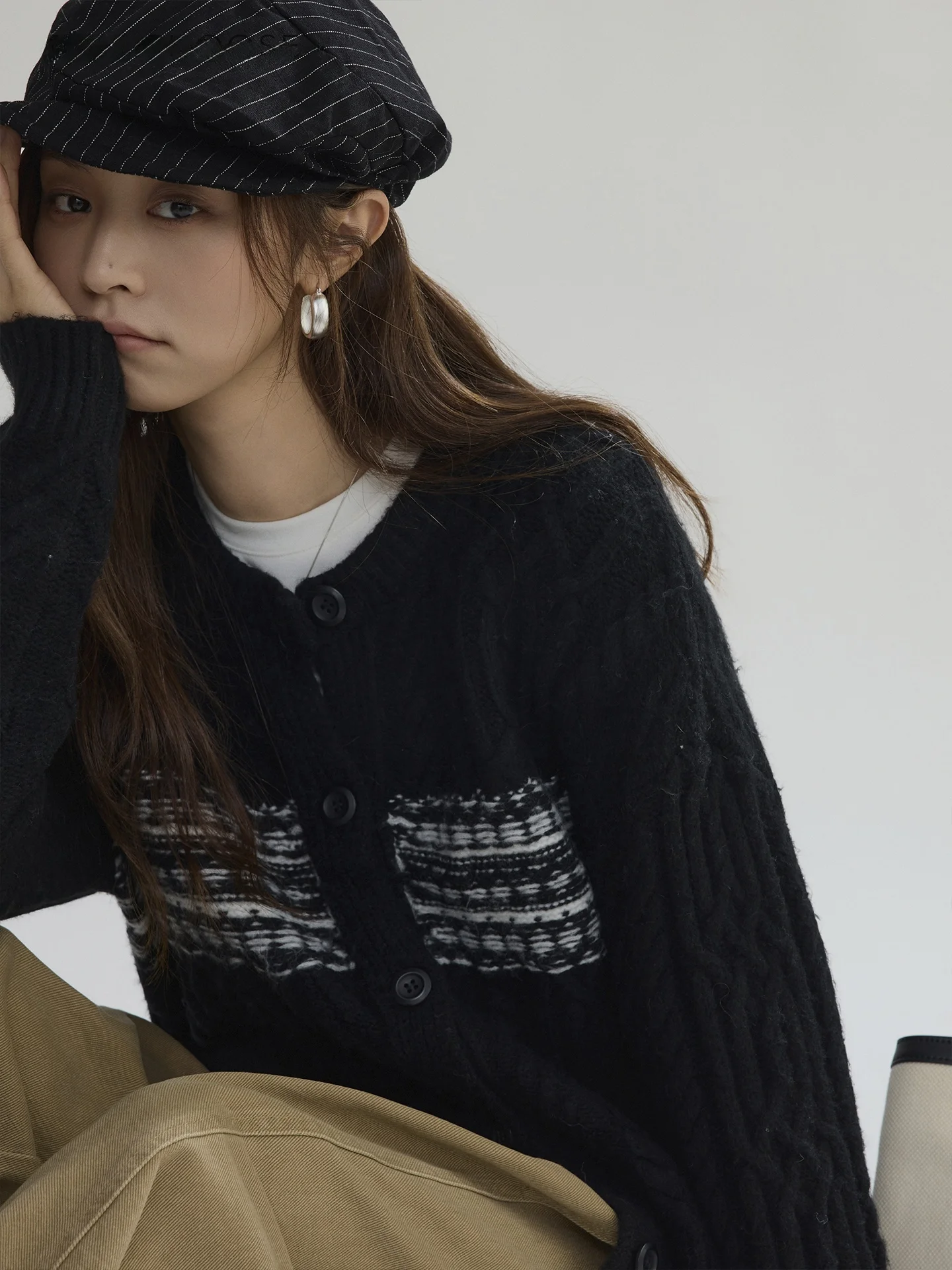 Joli Choose Women's Knitted Heavy Embroidery Open Cardigan round Ne Loose Sweater Outerwear Spring New Design Sense
Joli Choose Women's Knitted Heavy Embroidery Open Cardigan round Ne Loose Sweater Outerwear Spring New Design Sense