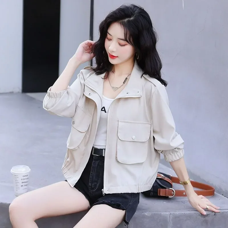 2025 Spring New Women Loose All-Matching Short Jacket Retro Solid Color Stand Collar Fashion Outwear Korean Style Casual Outcoat
2025 Spring New Women Loose All-Matching Short Jacket Retro Solid Color Stand Collar Fashion Outwear Korean Style Casual Outcoat