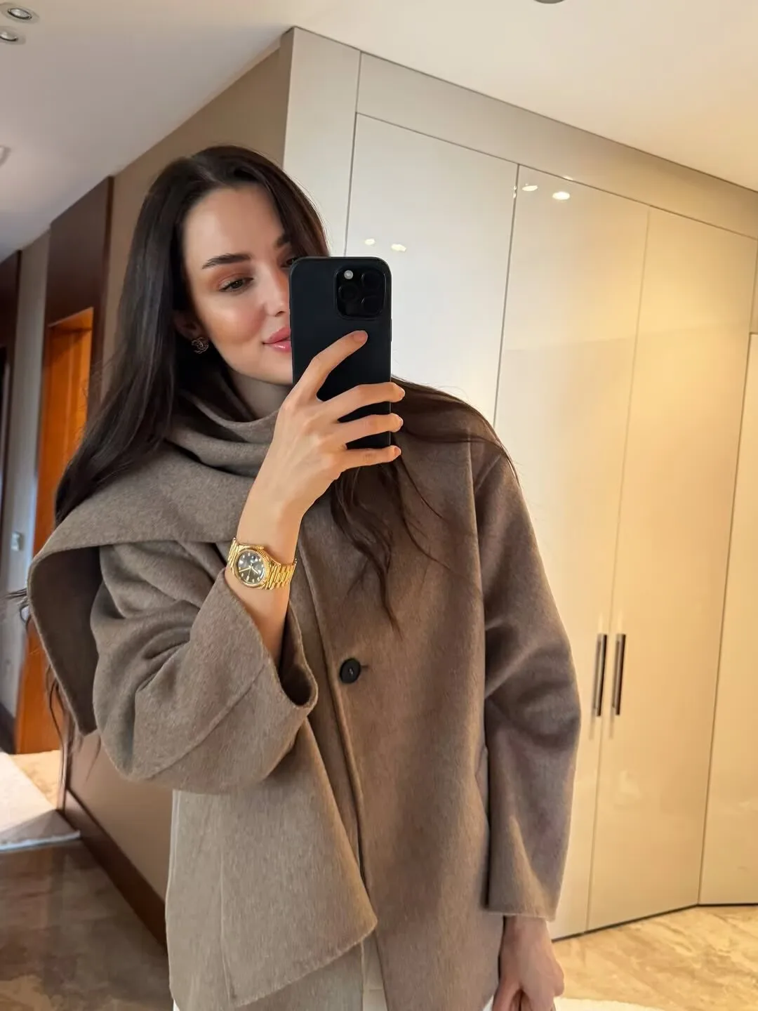 YENKYE Fashion With Scarf Short Jacket Coat For Women Single Breasted Long Sleeve Autumn Winter Elegant Outfits
YENKYE Fashion With Scarf Short Jacket Coat For Women Single Breasted Long Sleeve Autumn Winter Elegant Outfits