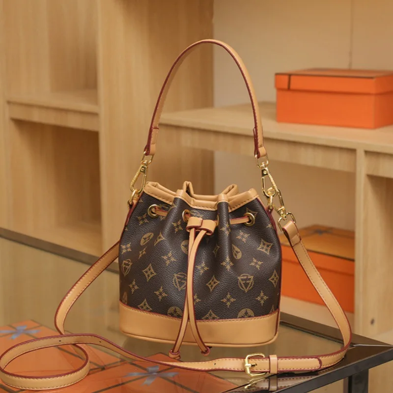 2026 Lady Luxurious Retro Bucket Bag-Shoulder Sling Bag, Backpack, Handbag, Print Drawstring Shoulder bag, Casual Versatile
2026 Lady Luxurious Retro Bucket Bag-Shoulder Sling Bag, Backpack, Handbag, Print Drawstring Shoulder bag, Casual Versatile