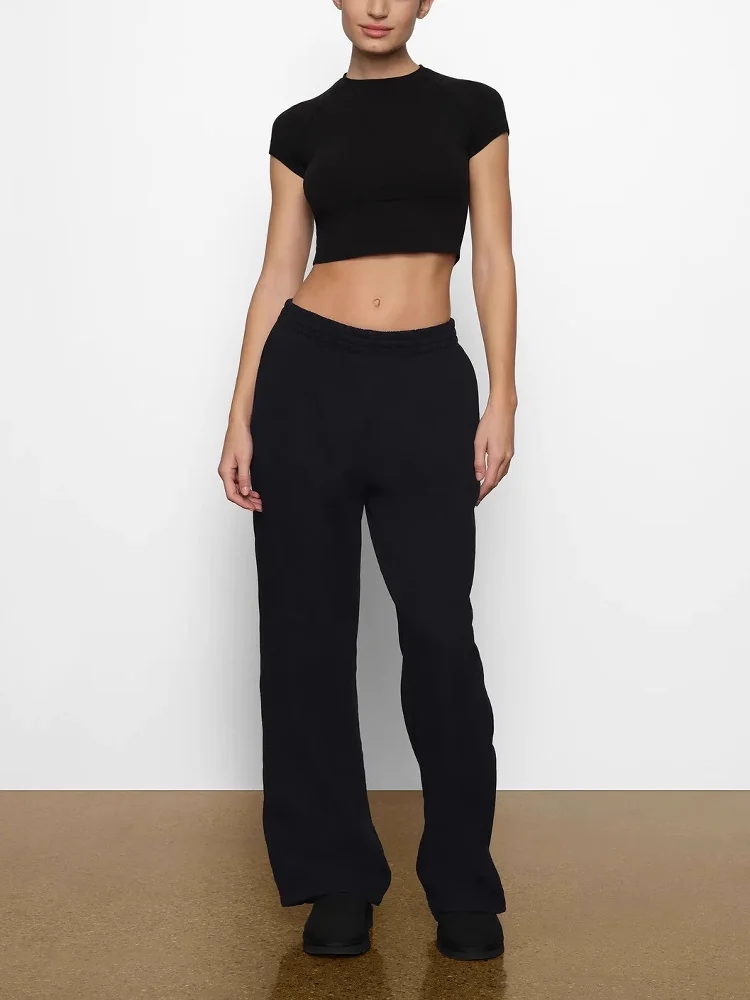 Утепленные прямые спортивные повседневные брюки для дома, осенне-зимние, женские, модные, удобные, с эластичным поясом, из трикотажного хлопкового смесового материала
Утепленные прямые спортивные повседневные брюки для дома, осенне-зимние, женские, модные, удобные, с эластичным поясом, из трикотажного хлопкового смесового материала