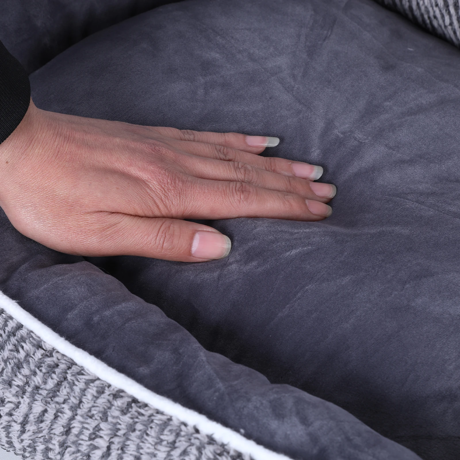 Striped Cuddly Dog Cave 23.62x19.69in Semi-Circular Shell Backp Design Machine-Washable for Cats and Dogs Sleeping Indoor
Striped Cuddly Dog Cave 23.62x19.69in Semi-Circular Shell Backp Design Machine-Washable for Cats and Dogs Sleeping Indoor