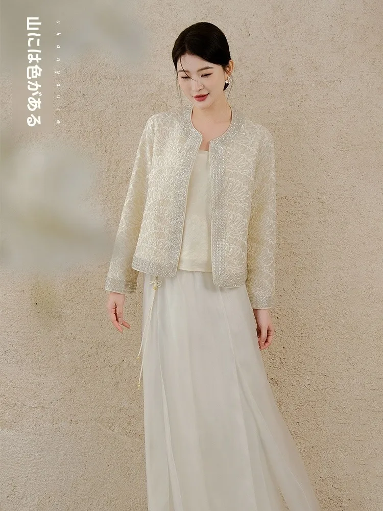 Новая китайская шелковая куртка Yuezhi для женщин, весна 2025, высококачественная модная верхняя одежда премиум-класса
Новая китайская шелковая куртка Yuezhi для женщин, весна 2025, высококачественная модная верхняя одежда премиум-класса