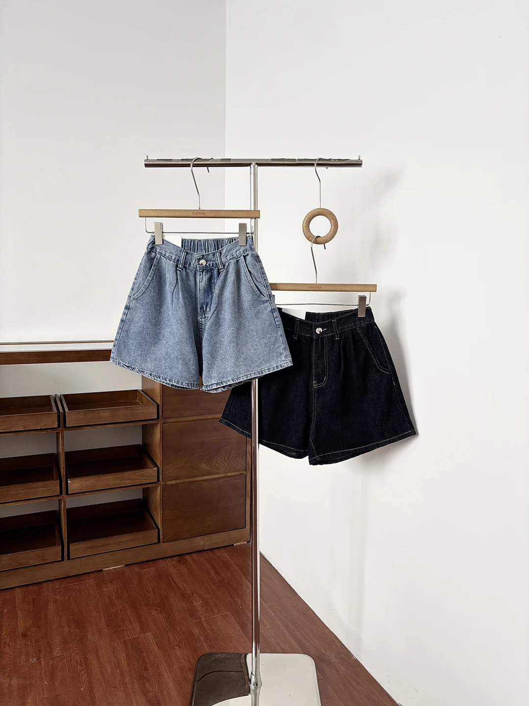 High Waist Denim Shorts Women Summer Korean Version Small Size Versatile Loose Slimming Wide Leg Bloomer Elastic Waist Casual...
High Waist Denim Shorts Women Summer Korean Version Small Size Versatile Loose Slimming Wide Leg Bloomer Elastic Waist Casual...