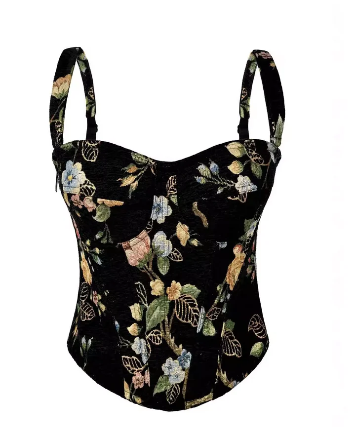 Черный жаккардовый корсетный жилет «рыбий хвост», укороченный топ на бретельках на талии, ношенный поверх юбки с конским лицом.
Черный жаккардовый корсетный жилет «рыбий хвост», укороченный топ на бретельках на талии, ношенный поверх юбки с конским лицом.