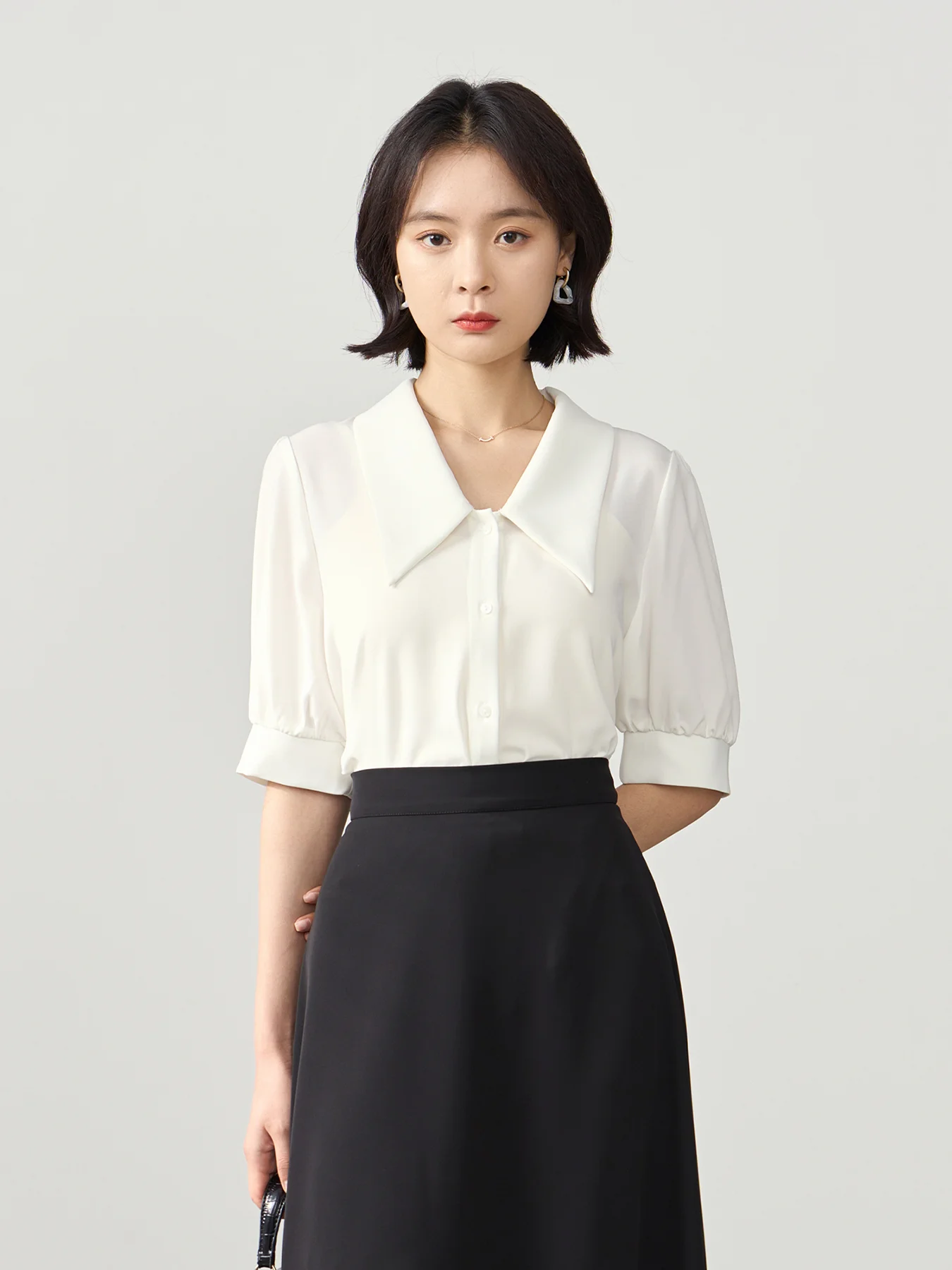 Женская профессиональная блузка Berd Miss White из шифона с коротким рукавом, топ для офиса, деловой комплект, рубашка для собеседования, V-образный вырез, полиэстер
Женская профессиональная блузка Berd Miss White из шифона с коротким рукавом, топ для офиса, деловой комплект, рубашка для собеседования, V-образный вырез, полиэстер