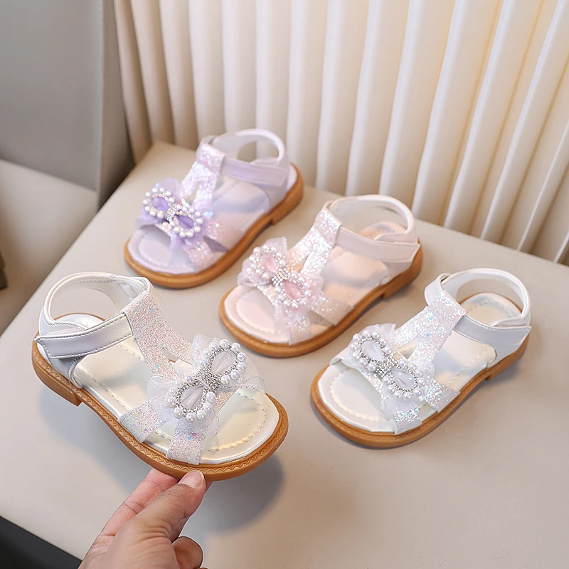 Детские летние босоножки с открытым носком, новые, с блестками, с Т-образным ремешком, нарядные туфли для девочек, для свадьбы, вечеринки, элегантные балетки-сандалии для принцесс
Детские летние босоножки с открытым носком, новые, с блестками, с Т-образным ремешком, нарядные туфли для девочек, для свадьбы, вечеринки, элегантные балетки-сандалии для принцесс