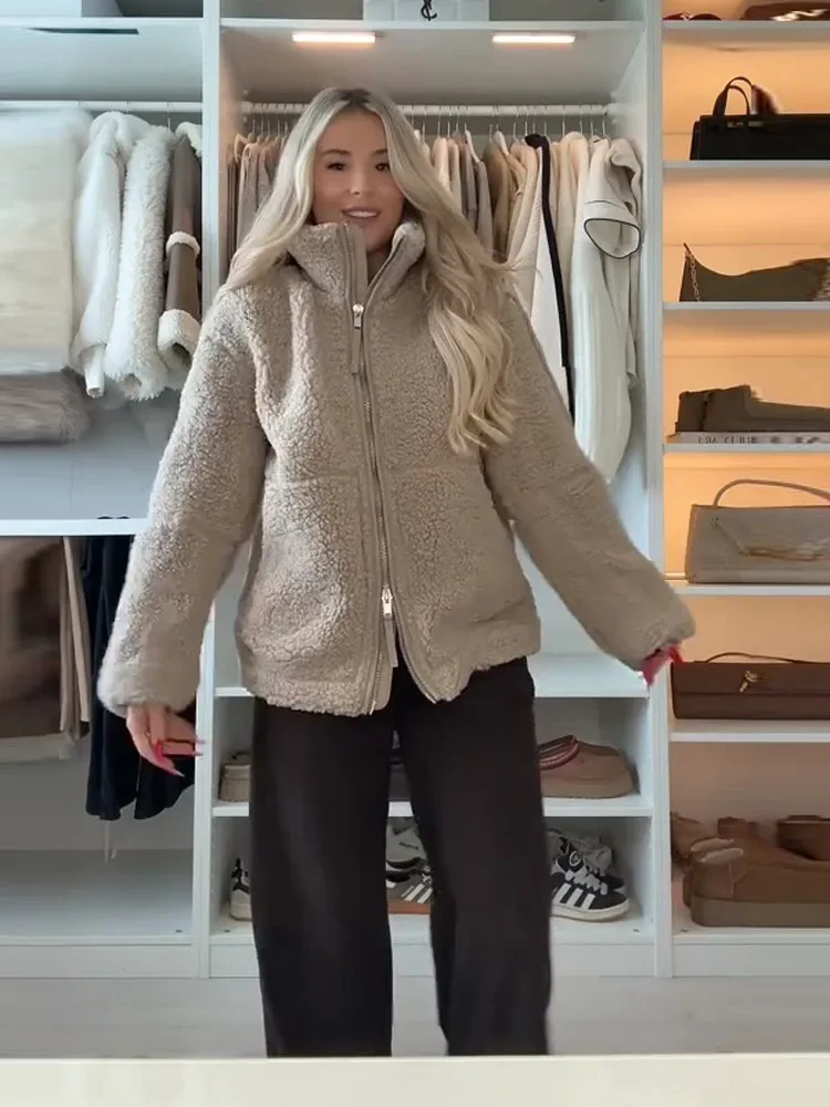 Lady Autumn Winter Casual Outerwear Women's Teddy Fleece Zipper Jacket Fashion Stand Collar Long Sleeve Pockets Oversized Coat
Lady Autumn Winter Casual Outerwear Women's Teddy Fleece Zipper Jacket Fashion Stand Collar Long Sleeve Pockets Oversized Coat