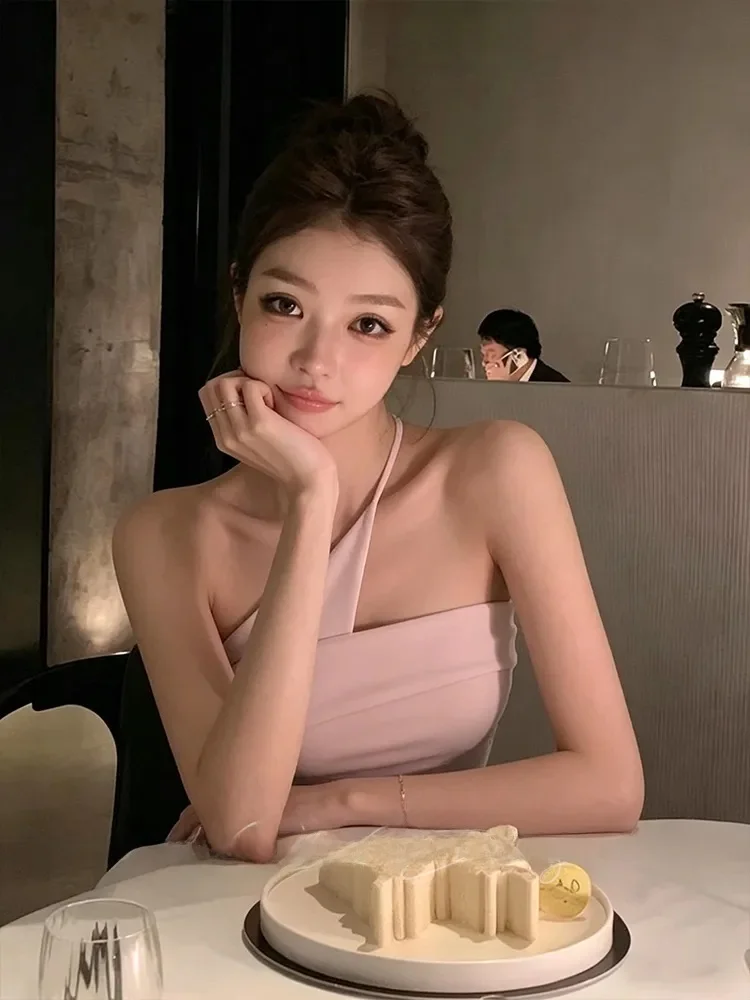 Elegant Asymmetrical Shoulder Baring Women's T-Shirt Slimming Lightweight Summer Top Luxury Feel Soft Touch Strap Design
Elegant Asymmetrical Shoulder Baring Women's T-Shirt Slimming Lightweight Summer Top Luxury Feel Soft Touch Strap Design