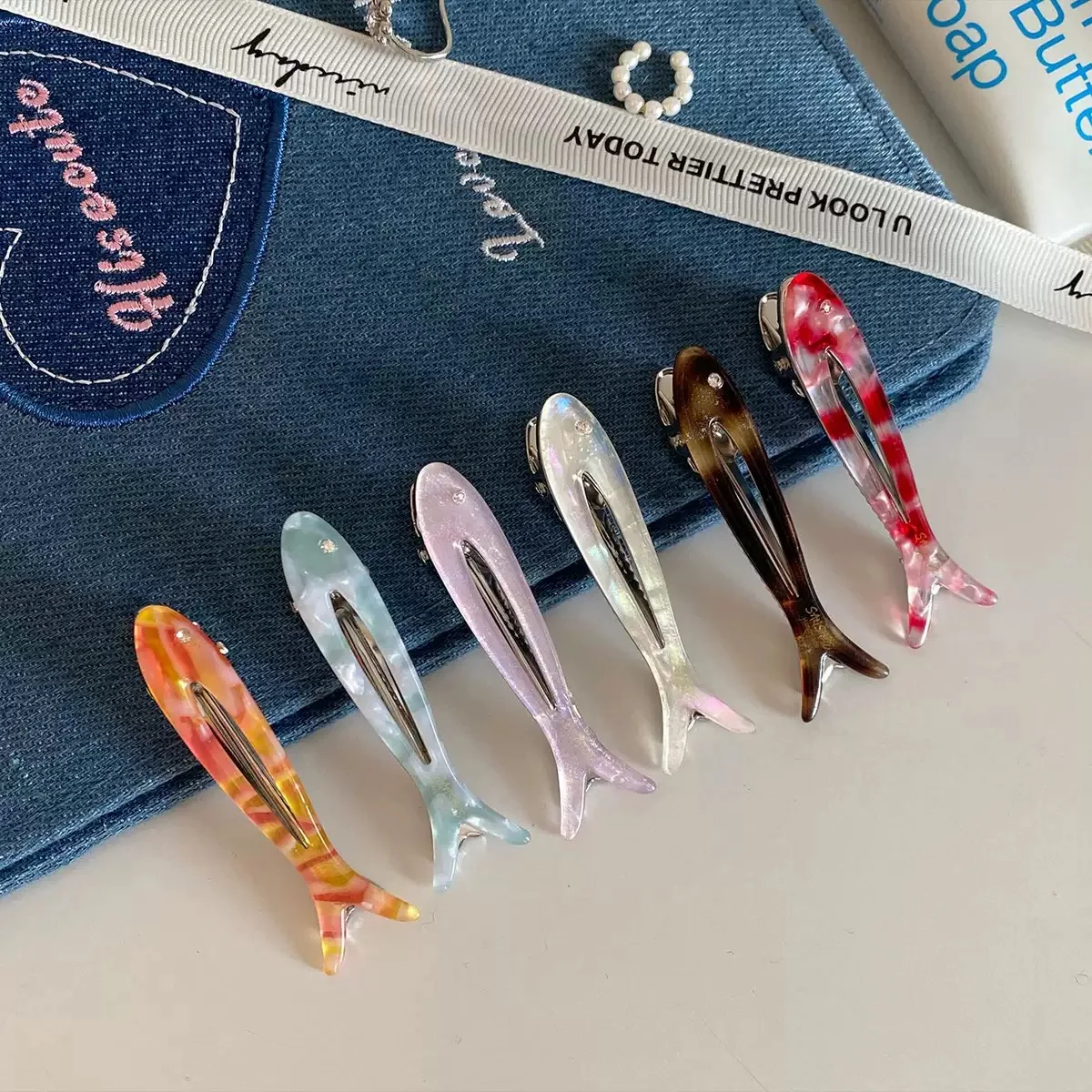 Милая заколка для волос в форме рыбки с градиентным эффектом, украшенная стразами, из ацетатного волокна — очаровательный женский аксессуар для волос
Милая заколка для волос в форме рыбки с градиентным эффектом, украшенная стразами, из ацетатного волокна — очаровательный женский аксессуар для волос