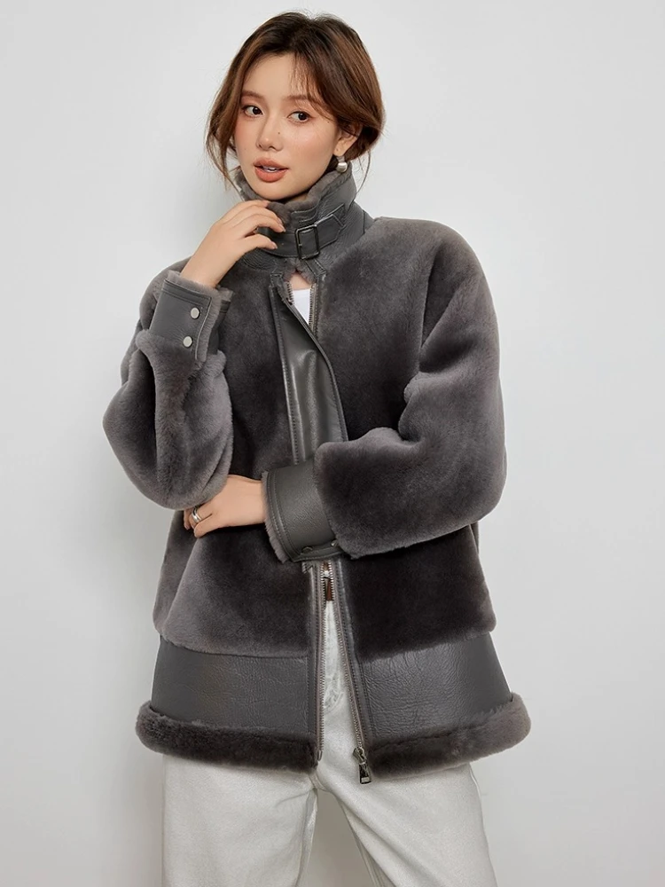High-end Luxury Merino Sheep Fur Motorcycle Jackets for Women 2026 New Simple Classic Loose Winter Genuine Leather Real Fur Coat
High-end Luxury Merino Sheep Fur Motorcycle Jackets for Women 2026 New Simple Classic Loose Winter Genuine Leather Real Fur Coat