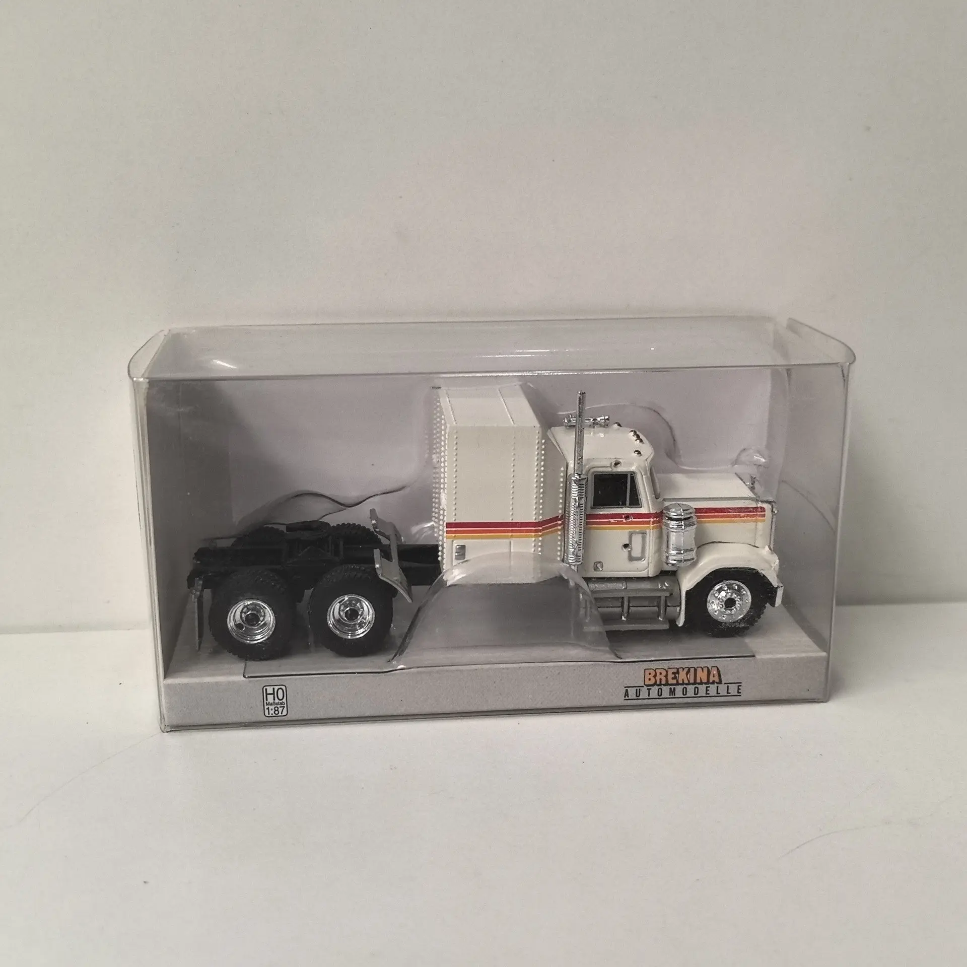 BREKINA 1/87 Scale HO GMC GENERAL Plastics Car Model
BREKINA 1/87 Scale HO GMC GENERAL Plastics Car Model