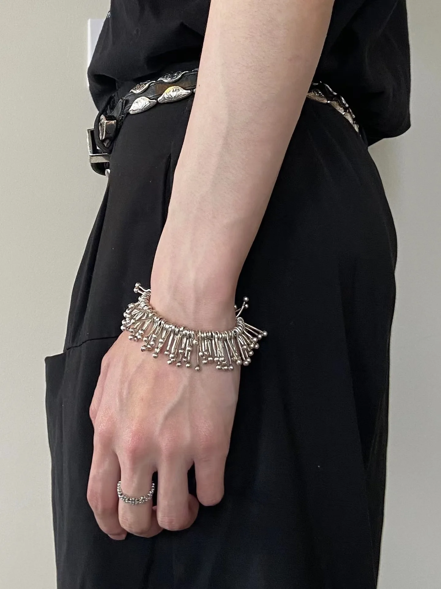 Brass Creative Metal Tassel Bracelet Women Men Lover Jewelry Designer T Show Runway Gown INS Japan Korean
Brass Creative Metal Tassel Bracelet Women Men Lover Jewelry Designer T Show Runway Gown INS Japan Korean