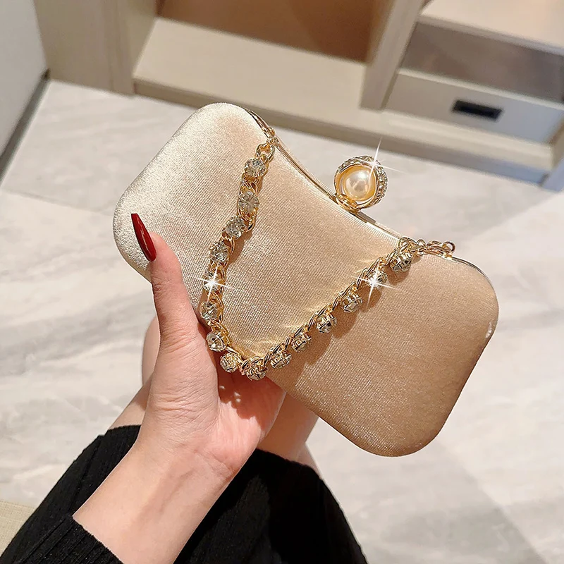 Women Evening Shoulder Bag Bridal Velvet Pearl Clutch Bag Ladies Party Banquet Prom Wedding Crossbody Handbag Chain Purse XA38ZD
Women Evening Shoulder Bag Bridal Velvet Pearl Clutch Bag Ladies Party Banquet Prom Wedding Crossbody Handbag Chain Purse XA38ZD