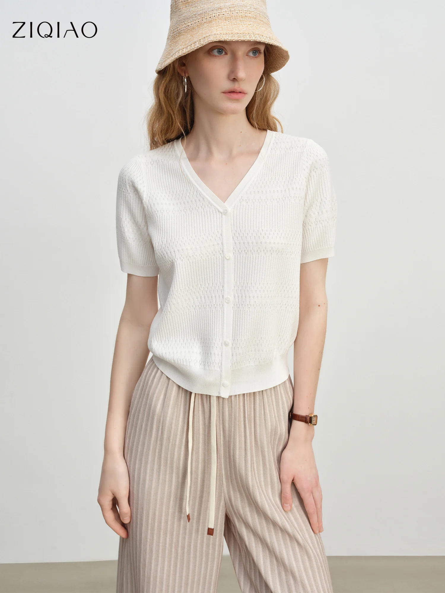ZIQIAO Petite Women Knit Short Sleeve Straight Shoulder Thin V-Neck Knit Top French Style Cardigan 2025 New Arrival 25ZQ92249
ZIQIAO Petite Women Knit Short Sleeve Straight Shoulder Thin V-Neck Knit Top French Style Cardigan 2025 New Arrival 25ZQ92249