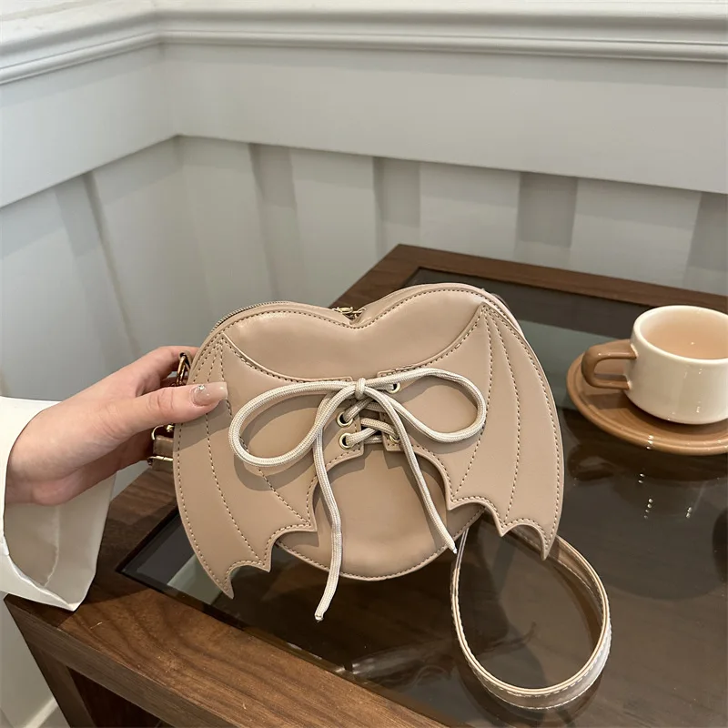 Trendy Children Crossbody Bags Fashionable Wings Versatile Purse and Handbags Designer Bag Mother Kids Bag for Girl Bolsos Mujer
Trendy Children Crossbody Bags Fashionable Wings Versatile Purse and Handbags Designer Bag Mother Kids Bag for Girl Bolsos Mujer