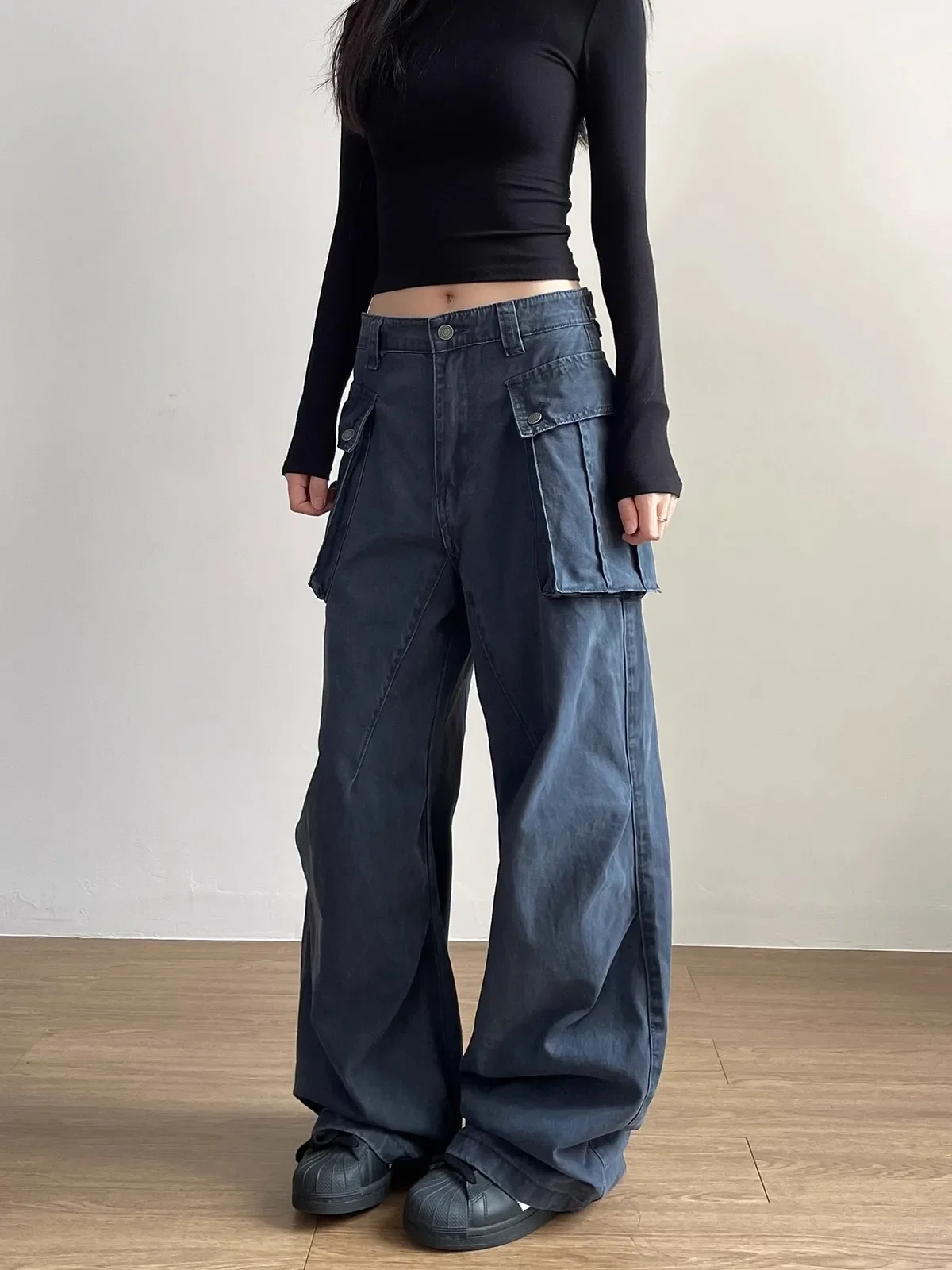 Large Pocket Design Women's CargoPants Harajuku Baggy Wide Leg Trousers Vintage Oversize 2000s Clothes New Streetwear
Large Pocket Design Women's CargoPants Harajuku Baggy Wide Leg Trousers Vintage Oversize 2000s Clothes New Streetwear