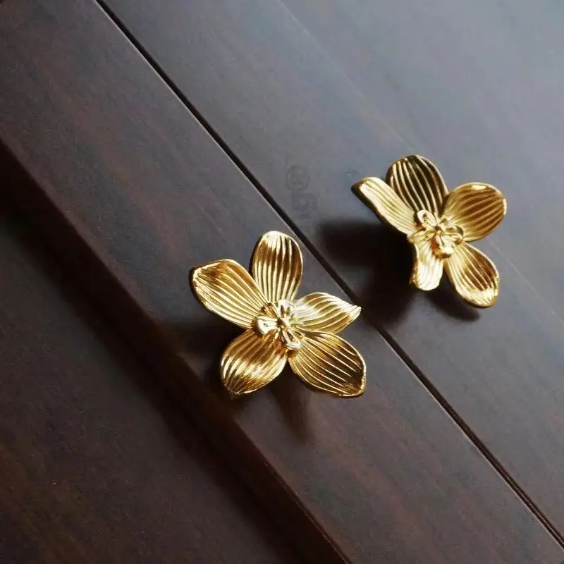 4PCS Brass Floating/Leaf Shape Furniture Handle Wardrobe Gold Cabinet Door Knobs Dresser Drawer Pulls Furniture Hardware ZO15
4PCS Brass Floating/Leaf Shape Furniture Handle Wardrobe Gold Cabinet Door Knobs Dresser Drawer Pulls Furniture Hardware ZO15