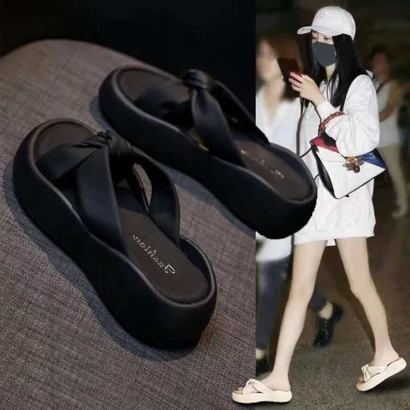 Bottom Slippers Women Wear Summer New Korean Version Of Beach Soft-Soled Casual Sandals And Slippers
Bottom Slippers Women Wear Summer New Korean Version Of Beach Soft-Soled Casual Sandals And Slippers