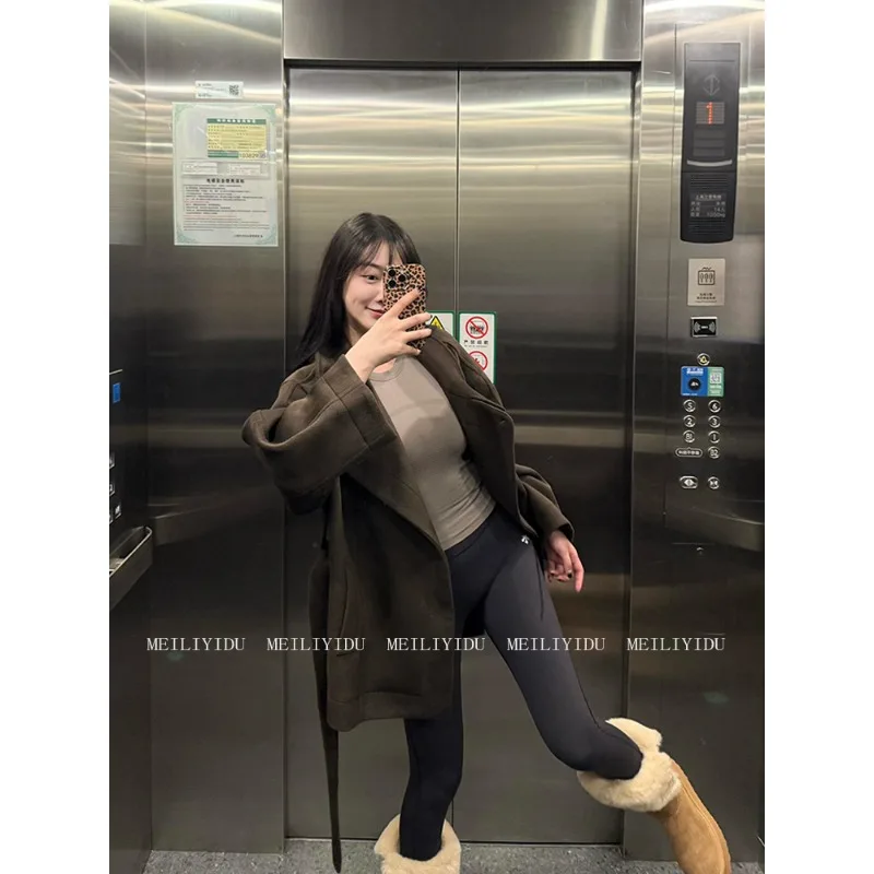 Элегантное женское пальто на шнуровке с v-образным вырезом, свободные однотонные пальто с открытой строчкой, женская осенняя модная женская куртка 2025 г.
Элегантное женское пальто на шнуровке с v-образным вырезом, свободные однотонные пальто с открытой строчкой, женская осенняя модная женская куртка 2025 г.