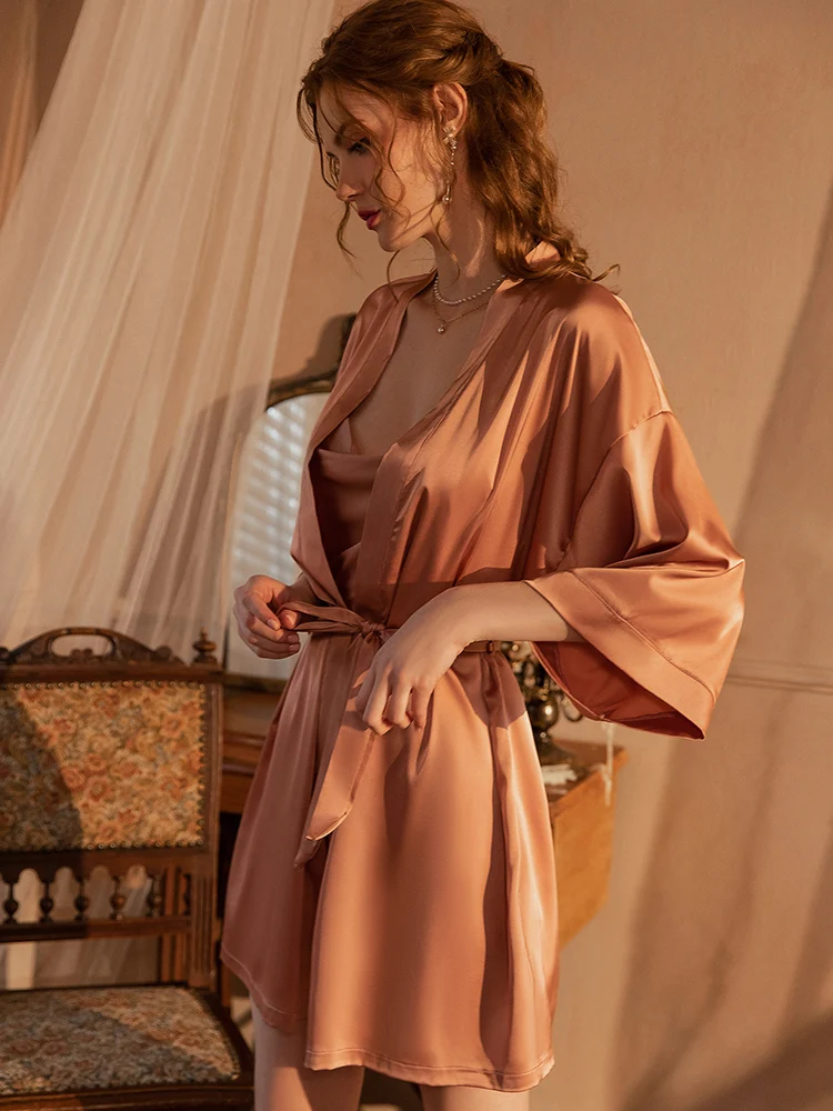 New multi-color 100% mulberry silk nightgown with smooth temperament, women's solid color, loose and high-end
New multi-color 100% mulberry silk nightgown with smooth temperament, women's solid color, loose and high-end