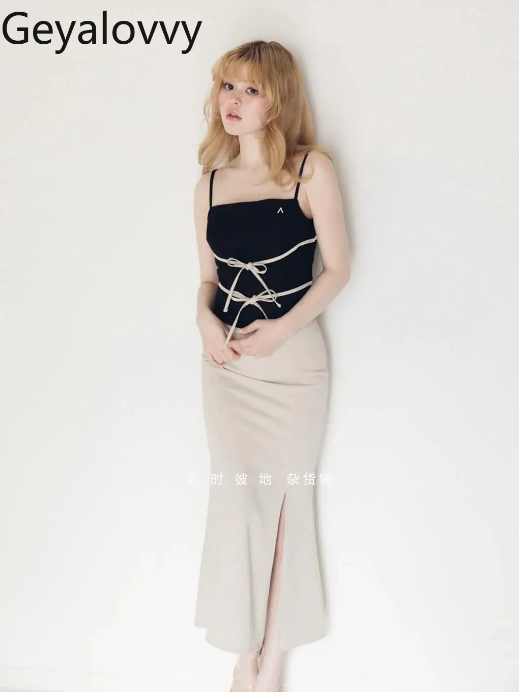 Japanese Summer New Sweet Girls Lace-up Knotted Suspender Crop Top + Slimming High-waisted Long Skirt Two-piece Set
Japanese Summer New Sweet Girls Lace-up Knotted Suspender Crop Top + Slimming High-waisted Long Skirt Two-piece Set