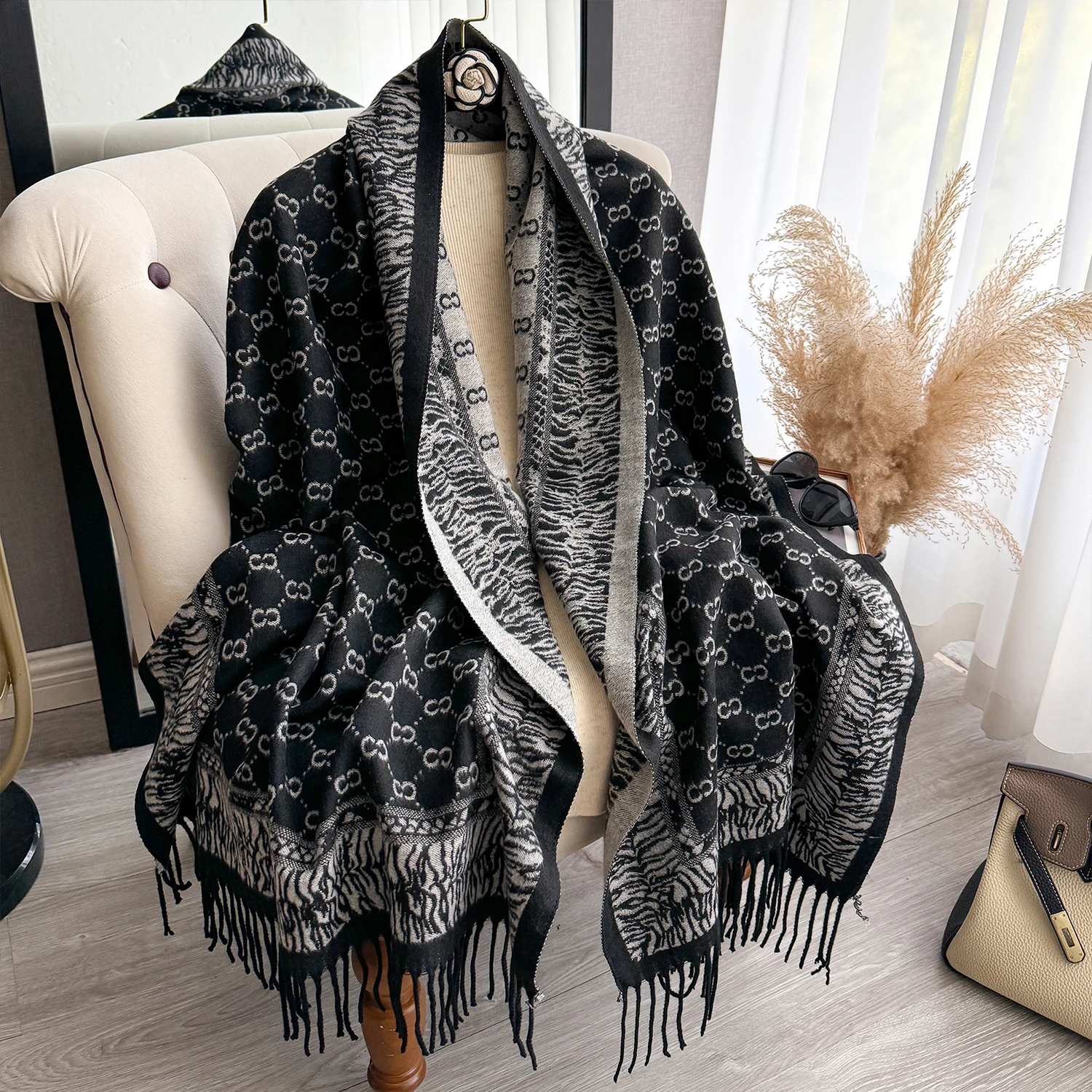 2024 Latest Design Winter Two-Sided Jacquard Cashmere Feel Scarf Women Thicken Warm Wrap Shawl Ladies Blanket High Quality
2024 Latest Design Winter Two-Sided Jacquard Cashmere Feel Scarf Women Thicken Warm Wrap Shawl Ladies Blanket High Quality