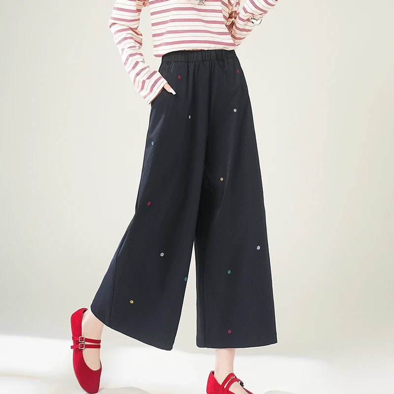 Spring and Summer Cropped Pants With Floral Embroidery Wide-Leg Pants Elastic Waist Loose High-Waisted Women'S Pants
Spring and Summer Cropped Pants With Floral Embroidery Wide-Leg Pants Elastic Waist Loose High-Waisted Women'S Pants