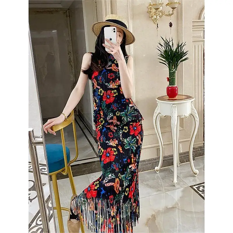 Miyake Pleated Casual Set 2023 Summer Sleeveless Tank Top Broken Flower Half Skirt Top Women's Small Print Retro Two Piece Set
Miyake Pleated Casual Set 2023 Summer Sleeveless Tank Top Broken Flower Half Skirt Top Women's Small Print Retro Two Piece Set