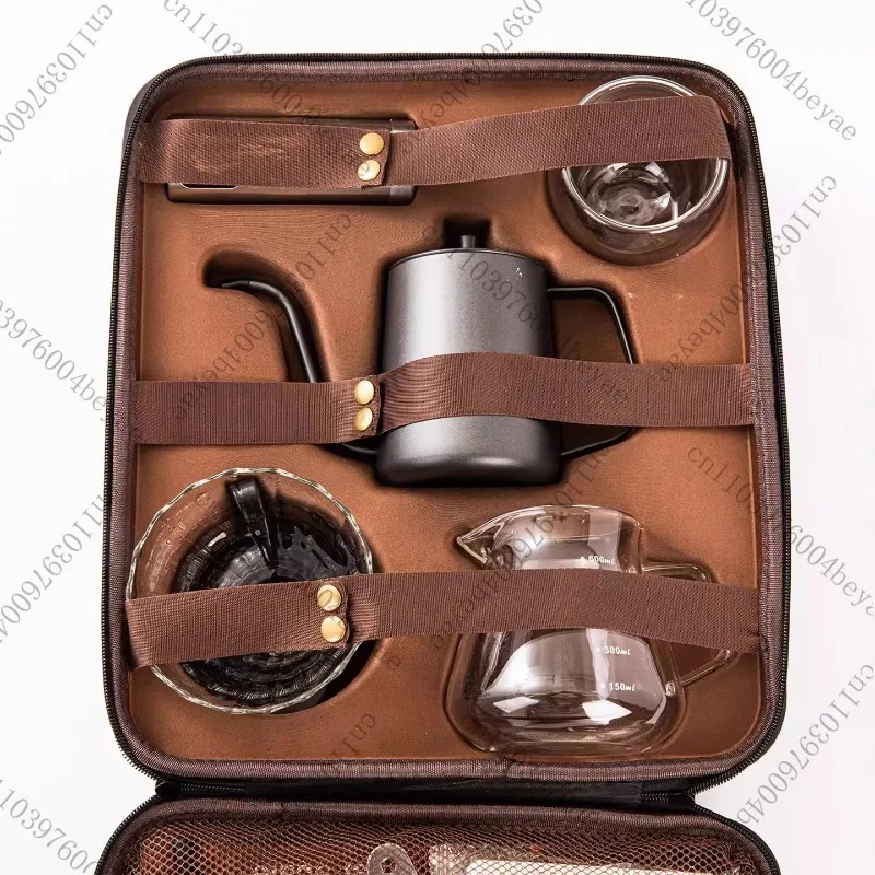 Портативный кофейный сервиз для приготовления рук, ящик для хранения комбинированных приборов, чайный сервиз, набор из 9 предметов.
Портативный кофейный сервиз для приготовления рук, ящик для хранения комбинированных приборов, чайный сервиз, набор из 9 предметов.