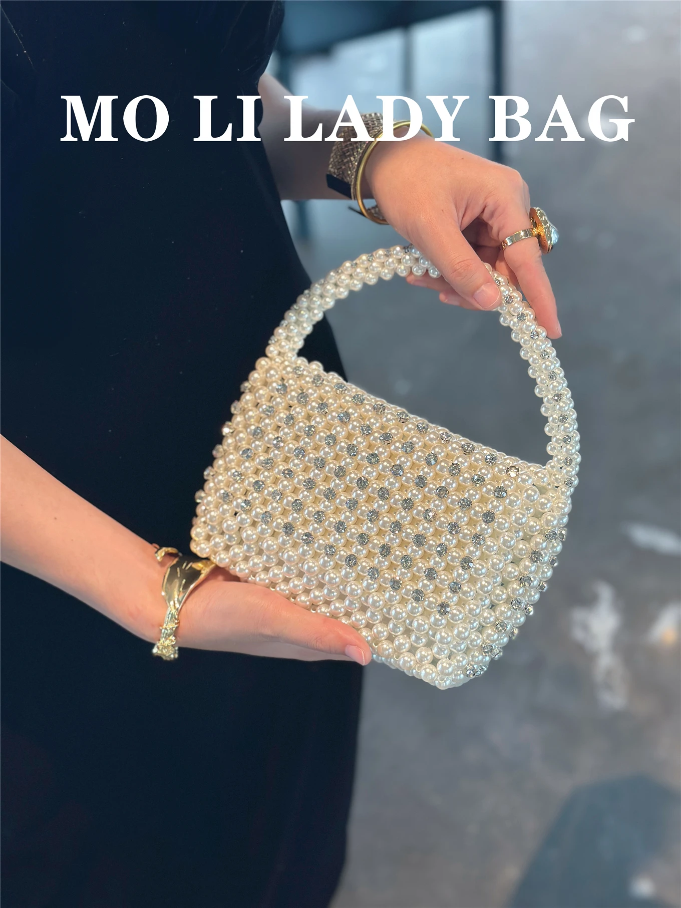 Shiny Rhinestone Handmade Beaded Clutch Shoulder Bag Pearl Evening Bag Fashionable European Style Single Shoulder Pillow Shape
Shiny Rhinestone Handmade Beaded Clutch Shoulder Bag Pearl Evening Bag Fashionable European Style Single Shoulder Pillow Shape