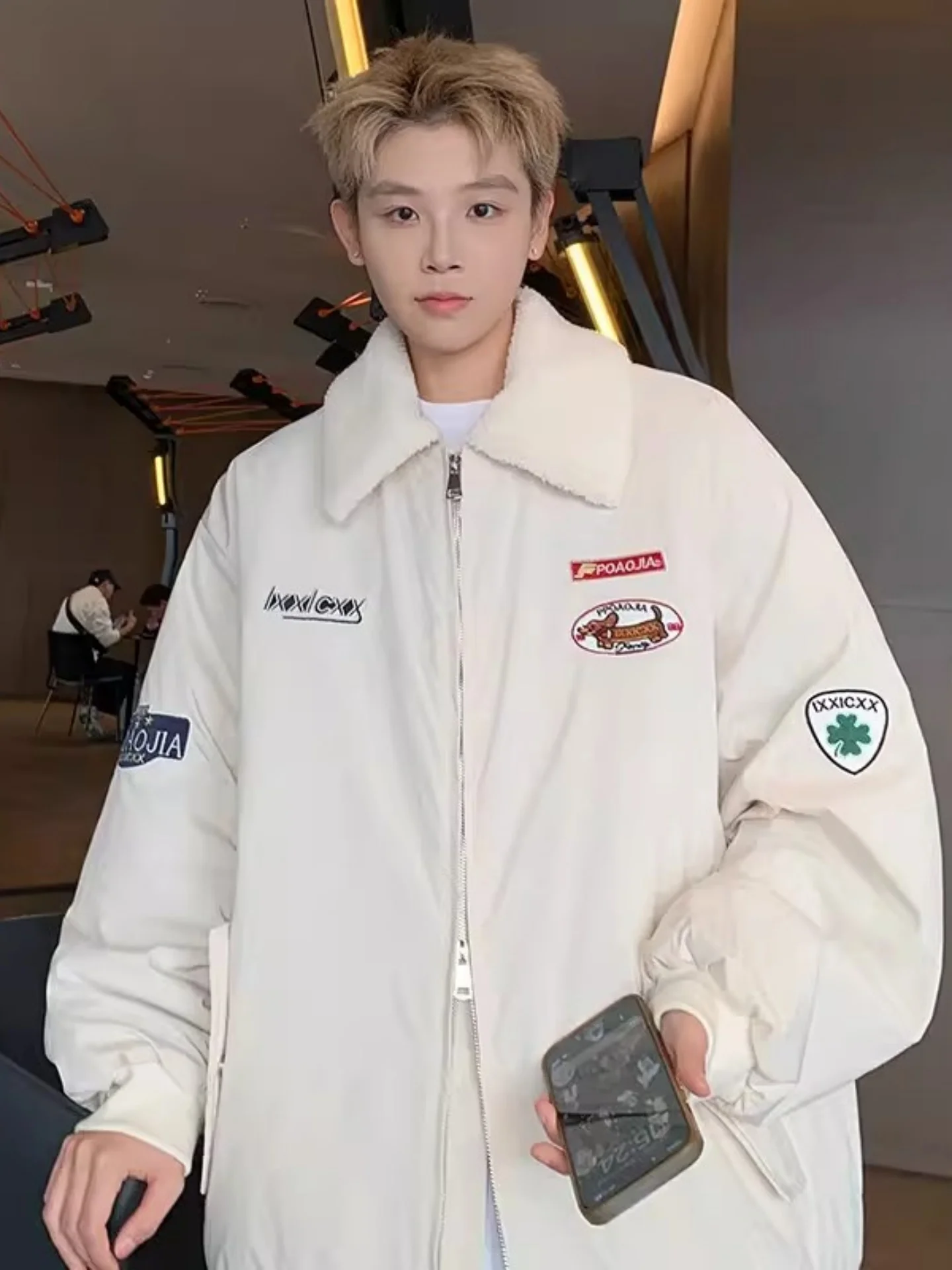 Lamb Velvet Collar Thiened Cotton Jaet Men's Winter Warm American Pilot Sle Coat Youth Faion Brand Cotton Outerwear
Lamb Velvet Collar Thiened Cotton Jaet Men's Winter Warm American Pilot Sle Coat Youth Faion Brand Cotton Outerwear