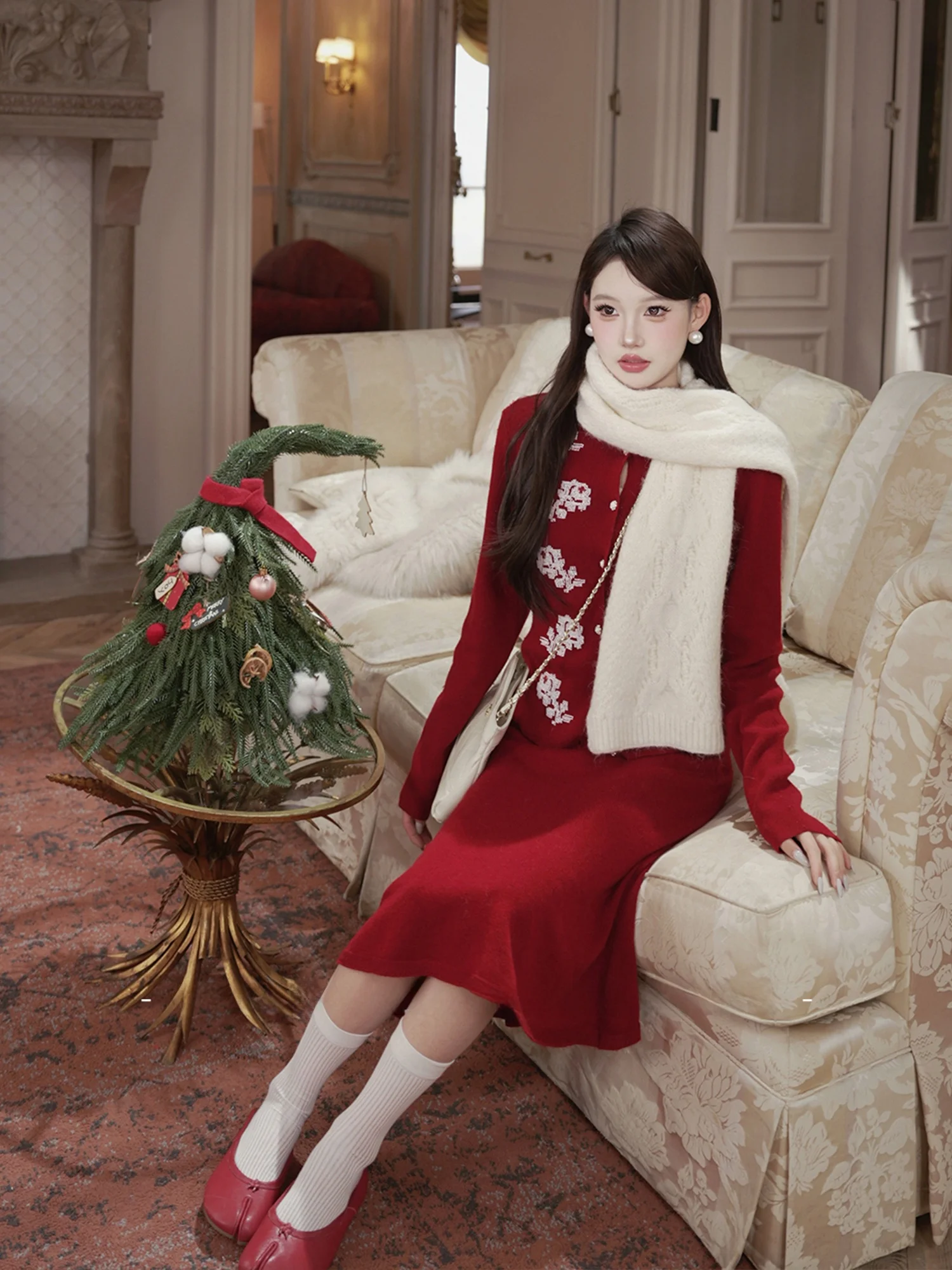 Original Rose Letter Knitted Sweater And Half Skirt Set for Women Light Wool Blend Long Sleeve Knitwear
Original Rose Letter Knitted Sweater And Half Skirt Set for Women Light Wool Blend Long Sleeve Knitwear