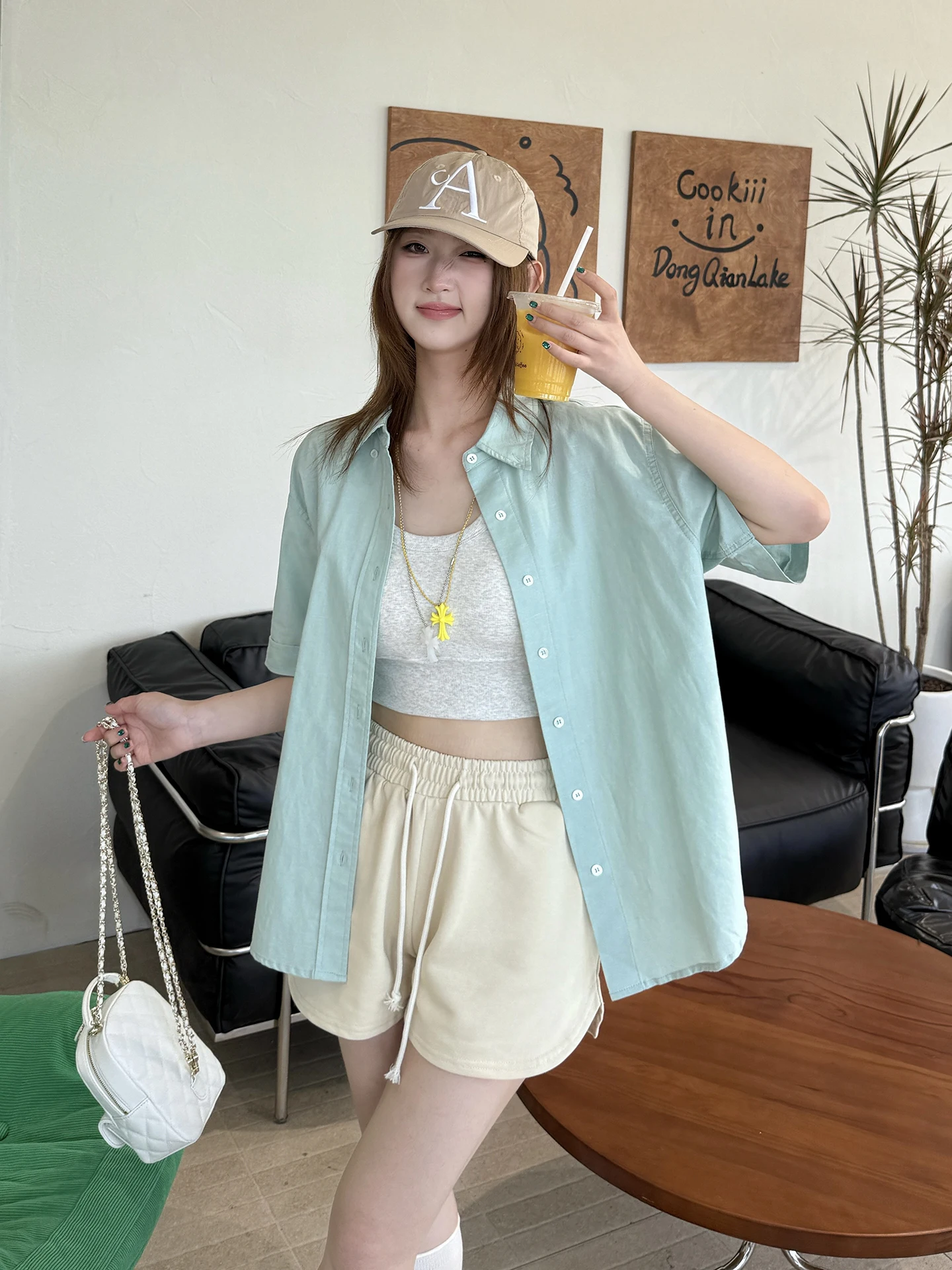 Женская летняя свободная дышащая повседневная простая блузка из льна и хлопка Xiao Aoqiu, однотонная, для работы и отдыха
Женская летняя свободная дышащая повседневная простая блузка из льна и хлопка Xiao Aoqiu, однотонная, для работы и отдыха