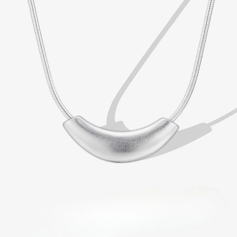 New S925 Silver Necklace Women's Misty Matte Curved Snake Bone Clavicle Chain Design Sense Chain Wedding Jewelry
New S925 Silver Necklace Women's Misty Matte Curved Snake Bone Clavicle Chain Design Sense Chain Wedding Jewelry