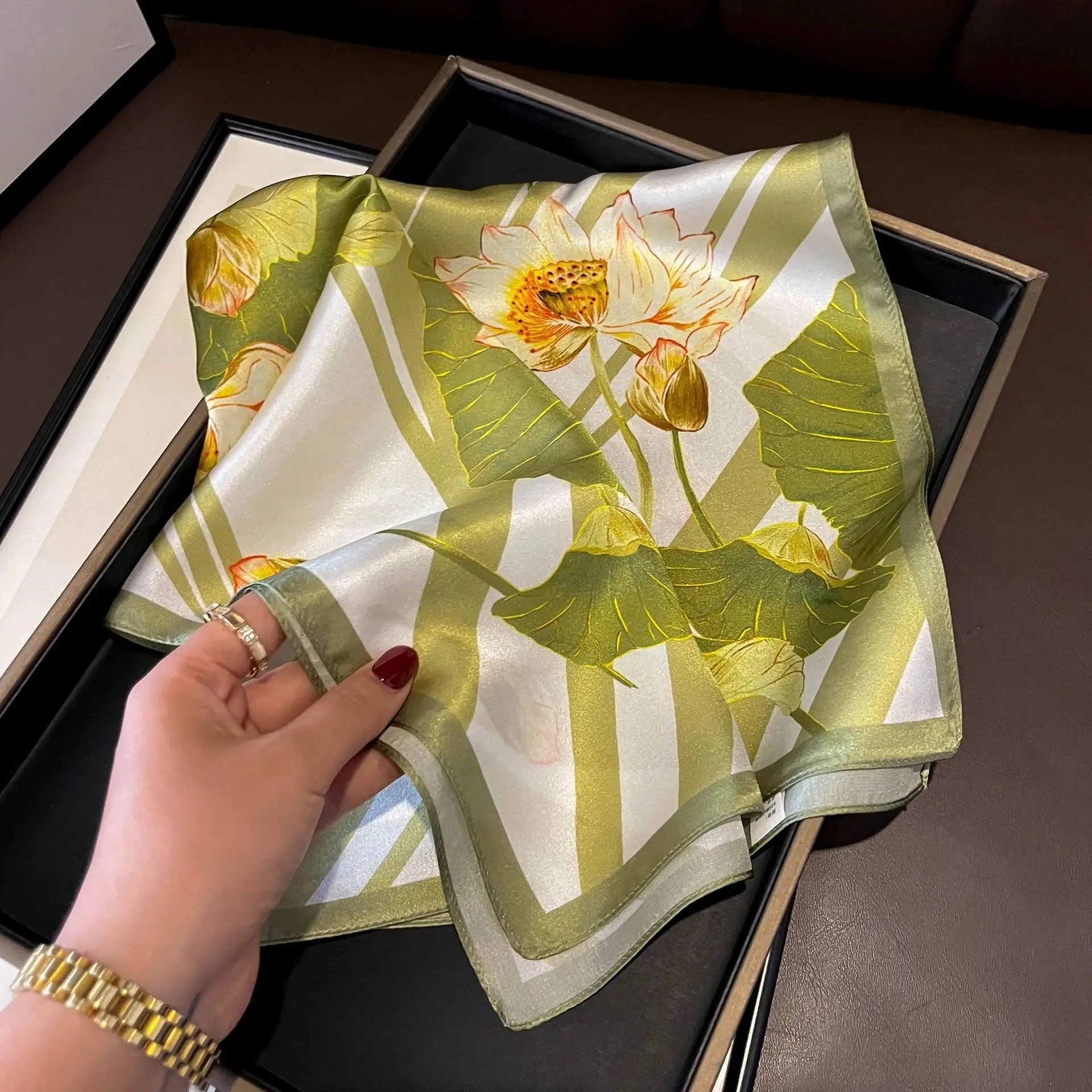 100% Real Silk Satin Women Scarf Printed Foulard Femme Bandana Women Square Scarves Wrap Kerchief Mulberry Headband Hijab Shawls
100% Real Silk Satin Women Scarf Printed Foulard Femme Bandana Women Square Scarves Wrap Kerchief Mulberry Headband Hijab Shawls