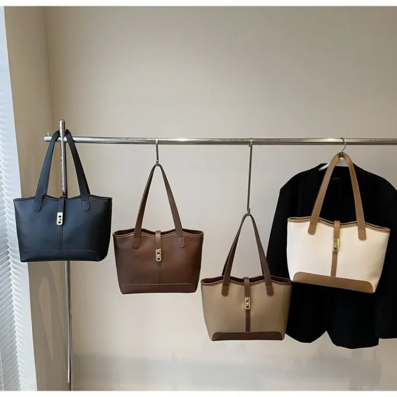 Minimalist Original Designer Diaper Bag For Women Crossbody Handbag Luxury Leather Tote Large Capacity Simple Letter Logo
Minimalist Original Designer Diaper Bag For Women Crossbody Handbag Luxury Leather Tote Large Capacity Simple Letter Logo