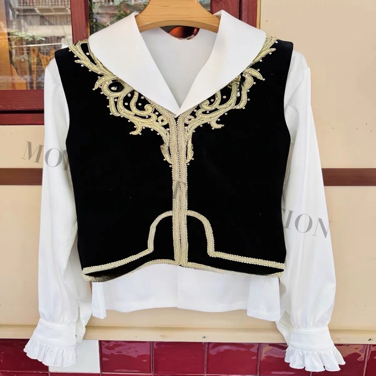 2026 New Black Velvet White Shirt Two-piece Venice Carnival Male Variation Ballet Performance Costume for Adults and Children
2026 New Black Velvet White Shirt Two-piece Venice Carnival Male Variation Ballet Performance Costume for Adults and Children