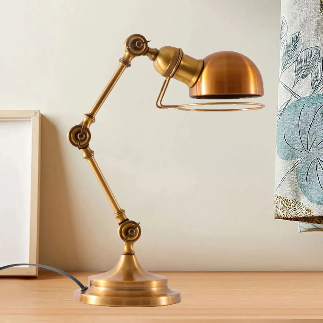 Скандинавский минималистичный металлический складной офисный настольный светильник с длинными ручками, настольный светильник для чтения, подключаемый прикроватный светильник
Скандинавский минималистичный металлический складной офисный настольный светильник с длинными ручками, настольный светильник для чтения, подключаемый прикроватный светильник