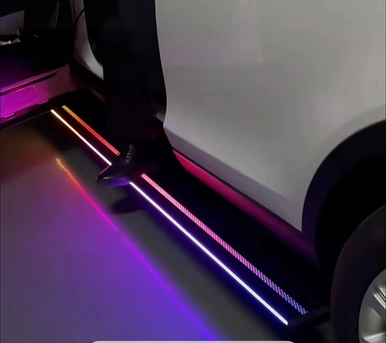 For Automatic Foot Step Electric Side Step Running Board Power Footrest Retractable Double-sided Streamer Light for Audi Q7
For Automatic Foot Step Electric Side Step Running Board Power Footrest Retractable Double-sided Streamer Light for Audi Q7