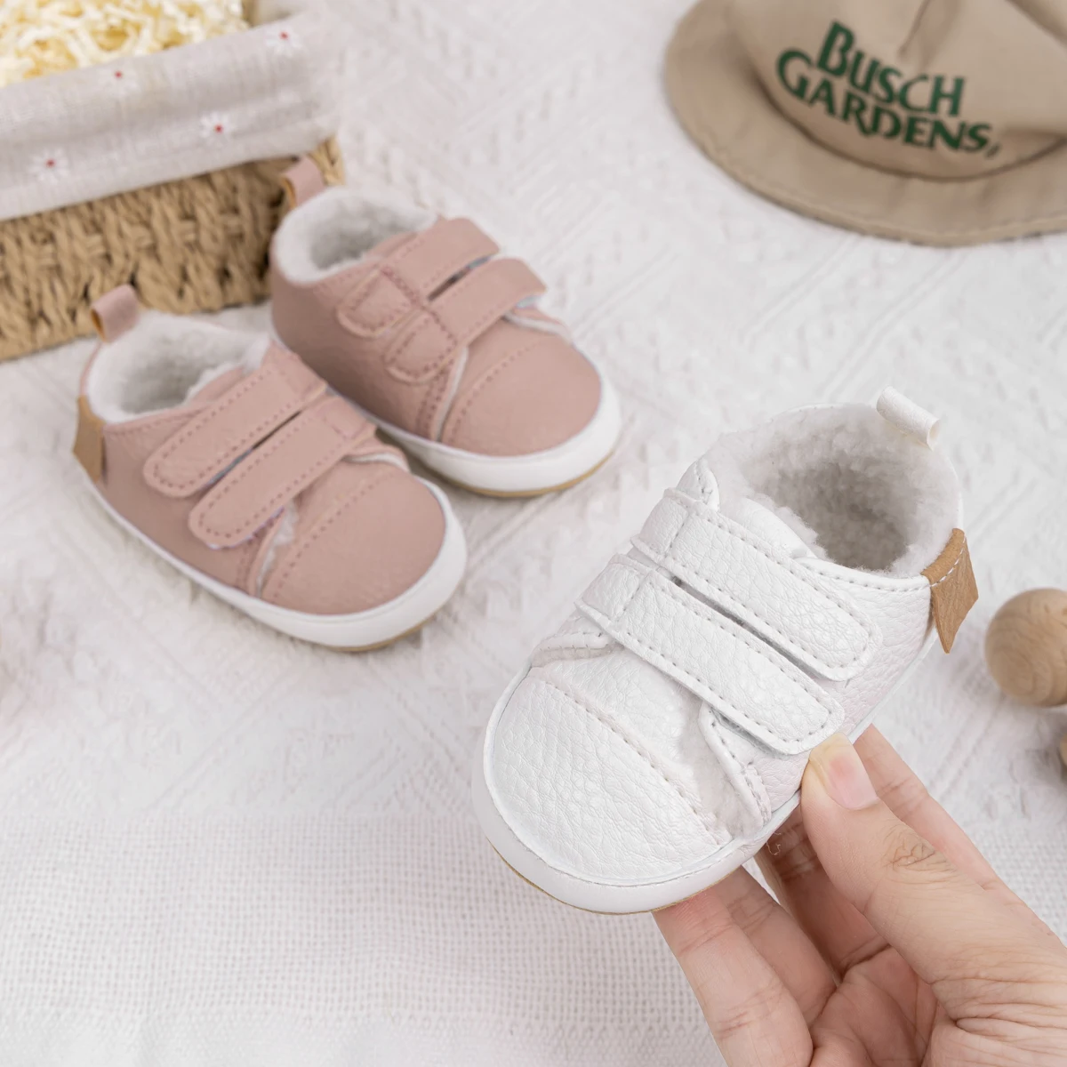 Baby Winter Shoes Warm Fleece Lined Infant Toddler First Walkers Faux Leather Soft Sole Non-slip Sneakers for Newborn Girls Boys
Baby Winter Shoes Warm Fleece Lined Infant Toddler First Walkers Faux Leather Soft Sole Non-slip Sneakers for Newborn Girls Boys